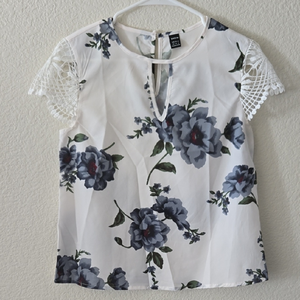SHEIN Floral Blouse with Lace Sleeves